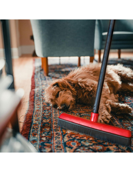 ESCOBA DE GOMA NEGRO/ROJO 32x10x4cm